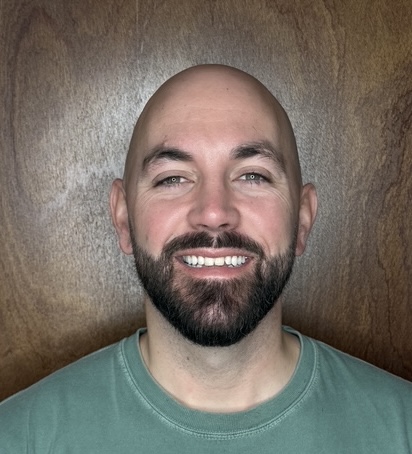 head shave and beard sculpt with hot towel by Luis, Land of Barbers
